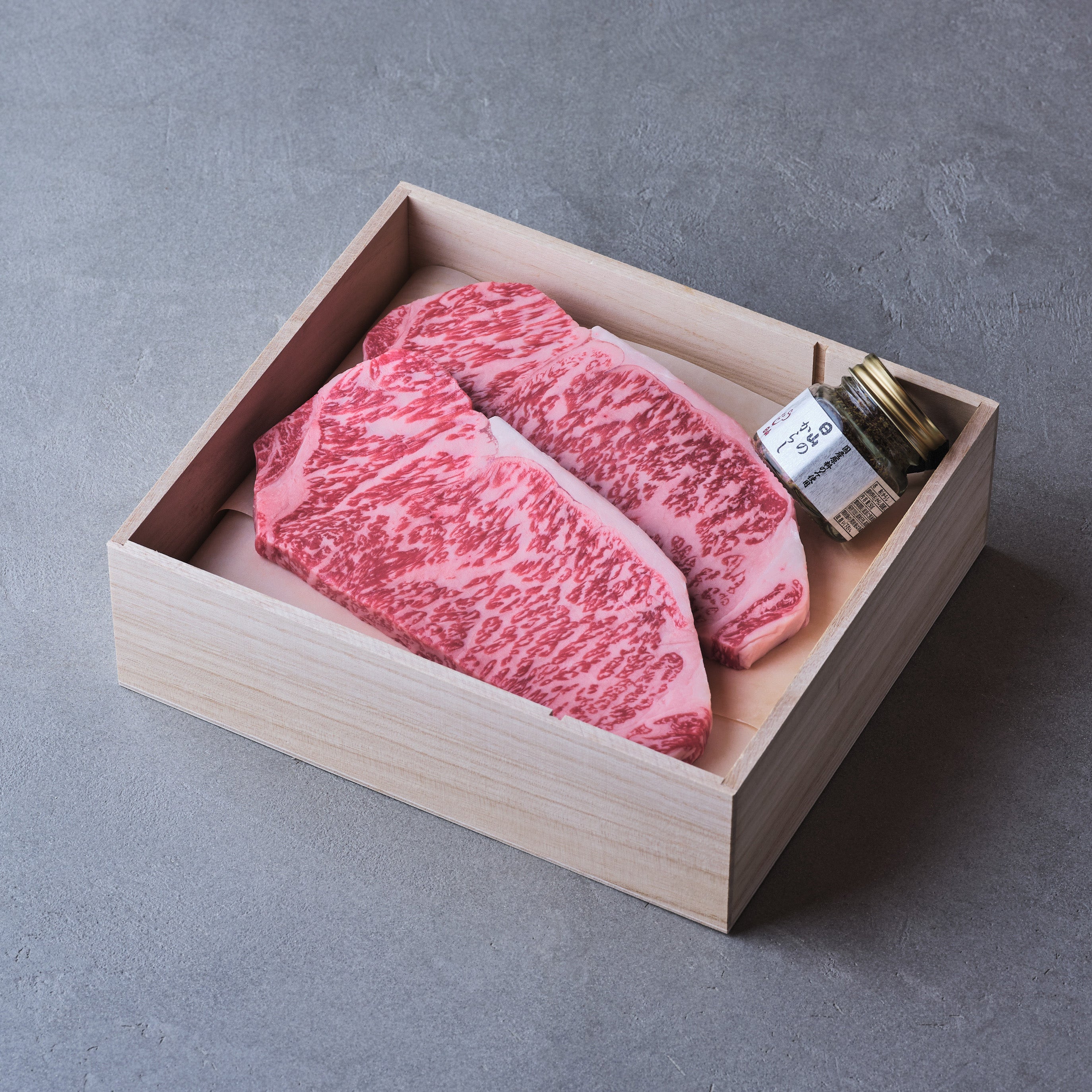 ステーキ用:国産黒毛和牛(サーロイン)からし付き【折詰】約200g×2枚