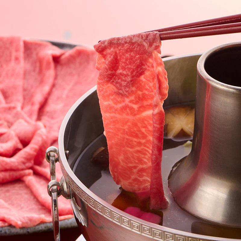 しゃぶしゃぶ用:国産黒毛和牛(モモ)日山のぽん酢付き【折詰】600g 食事イメージ
