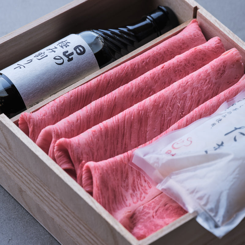 すき焼用:国産黒毛和牛(肩ロース)極み割り下、しらたき付き【折詰】450g03