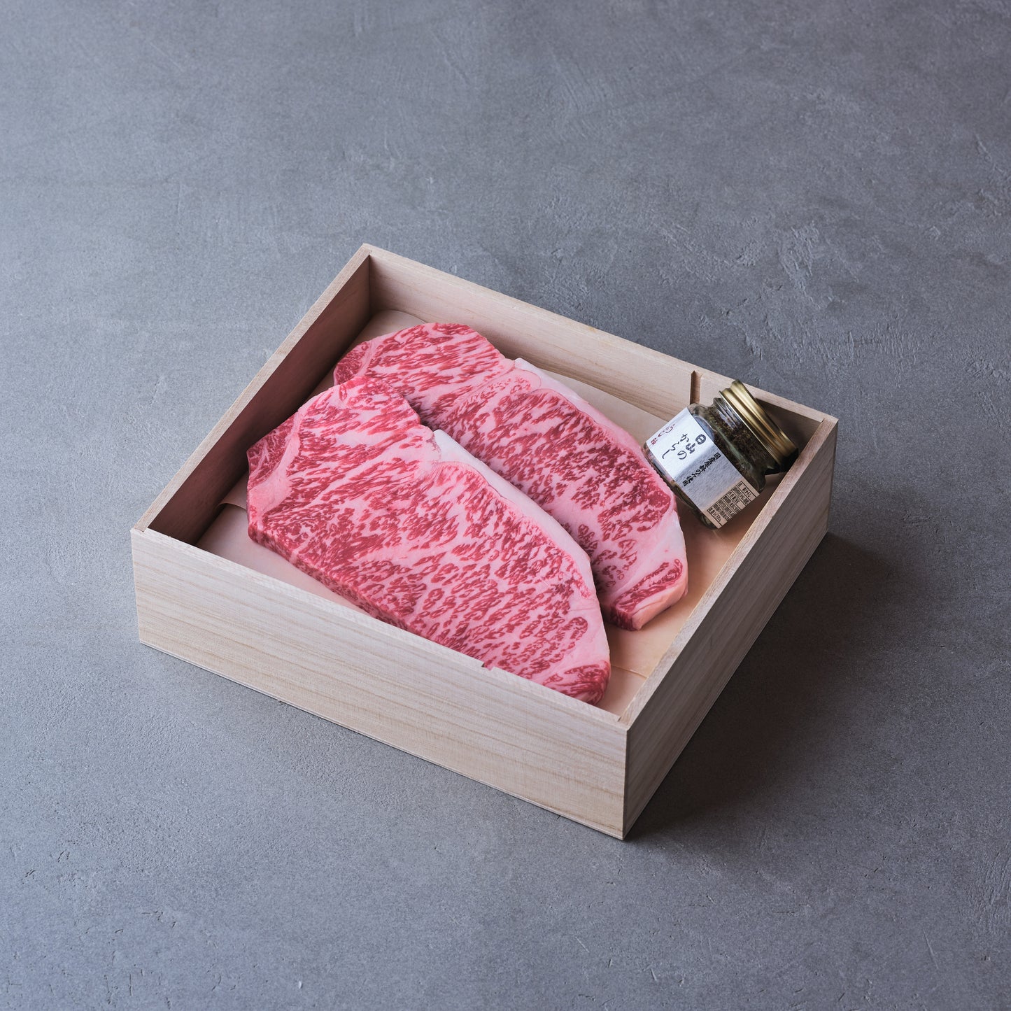 ステーキ用：国産黒毛和牛（サーロイン）からし付き【折詰】約200g×2枚